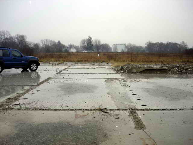 Show Boat Drive-In - 2006 Photo